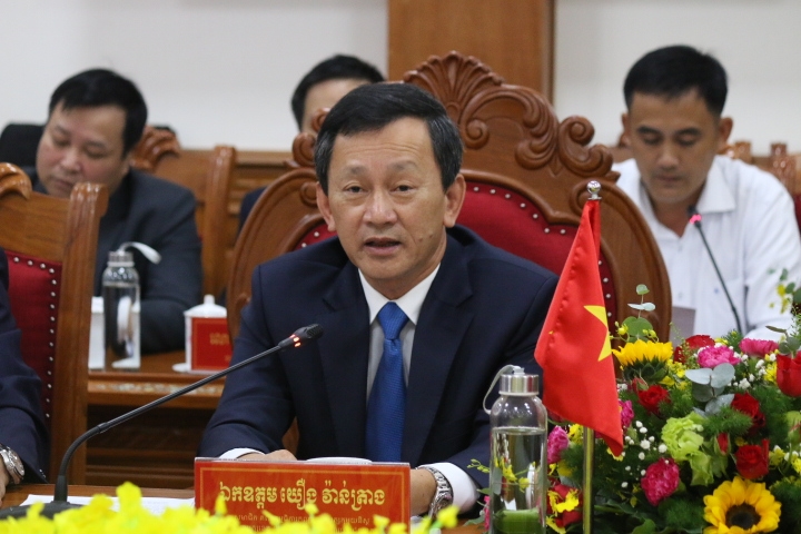 Ông Dương Văn Trang - Ủy viên Ban Chấp hành Trung ương Đảng, Bí thư Tỉnh ủy, Chủ tịch HĐND tỉnh Kon Tum phát biểu tại Lễ ký kết