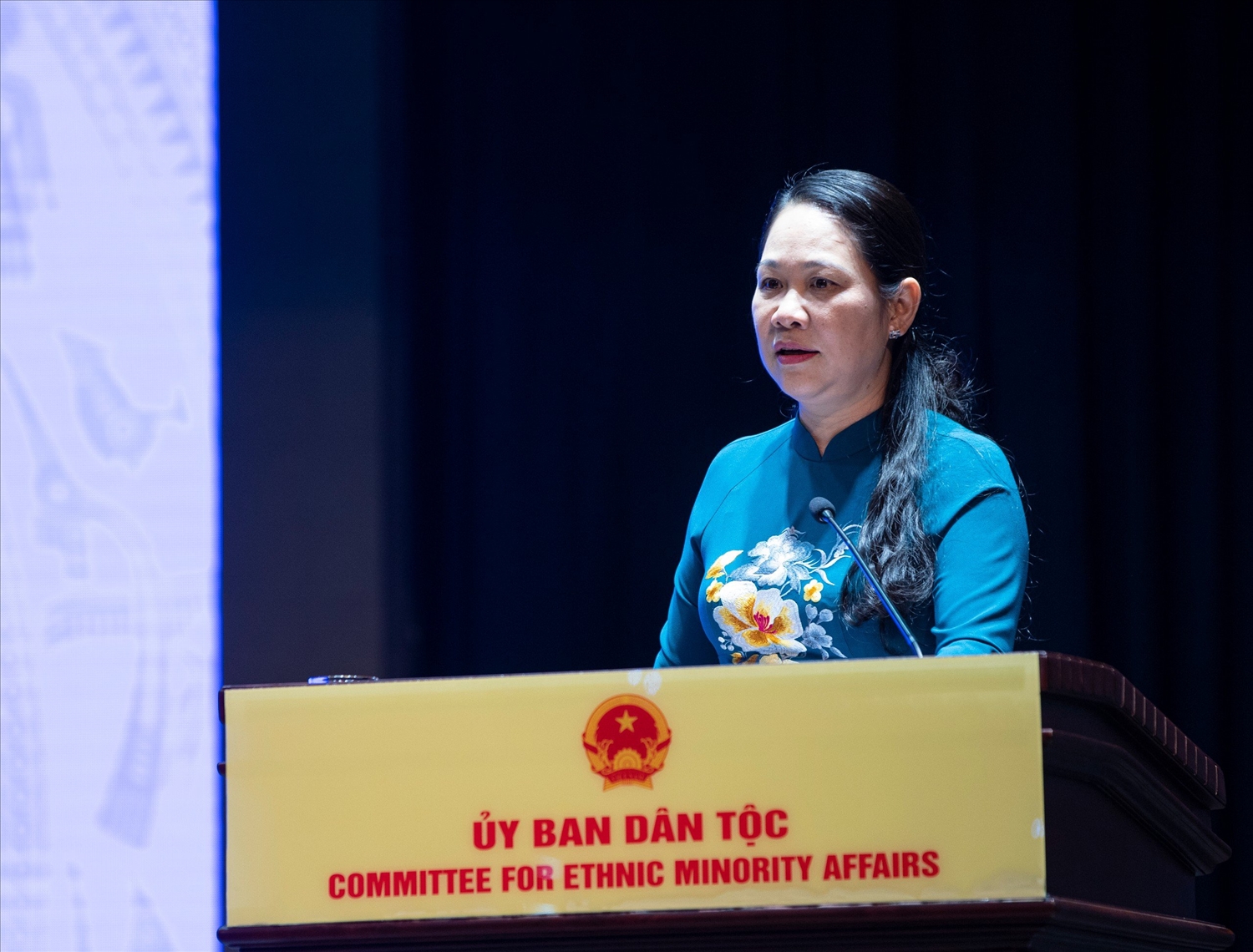 Thứ trưởng, Phó Chủ nhiệm Nông Thị Hà phát biểu tại Hội nghị