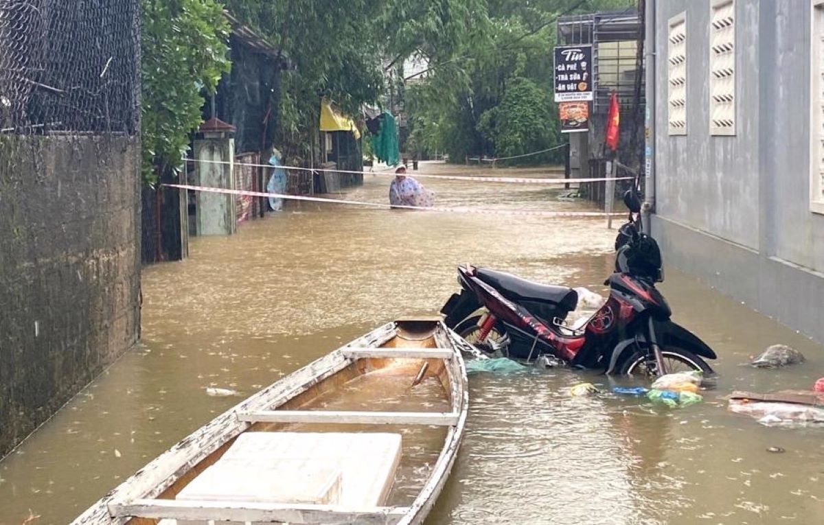 Quảng Trị-Thừa Thiên Huế: Nhiều nơi ngập lụt và sạt lở sau mưa lớn kéo dài