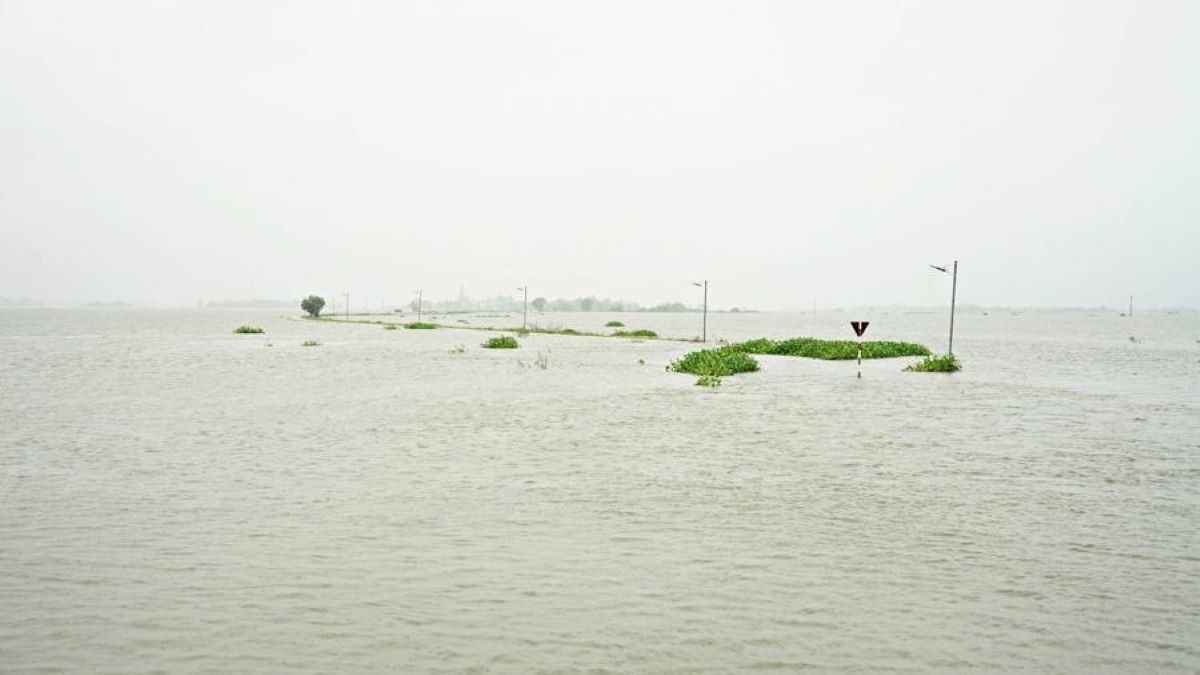 Quảng Trị-Thừa Thiên Huế: Nhiều nơi ngập lụt và sạt lở sau mưa lớn kéo dài 3