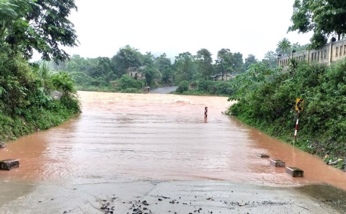 Quảng Trị-Thừa Thiên Huế: Nhiều nơi ngập lụt và sạt lở sau mưa lớn kéo dài 5