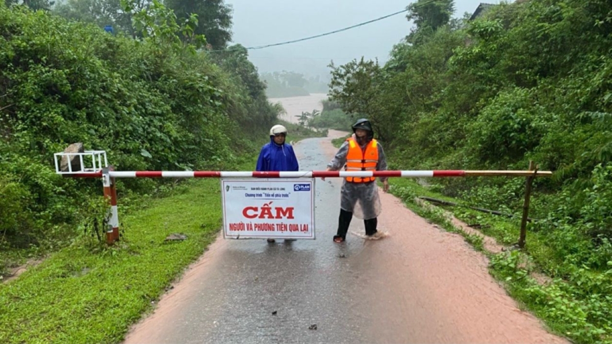 Quảng Trị-Thừa Thiên Huế: Nhiều nơi ngập lụt và sạt lở sau mưa lớn kéo dài 6