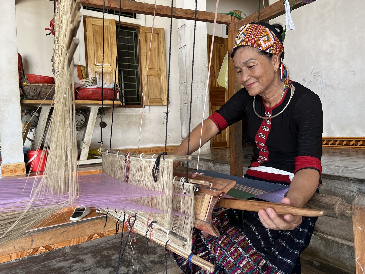 Bà Ngân Thị Hà đã góp phần không nhỏ vào việc phục hồi nghề dệt thổ cẩm ở bản Xiềng
