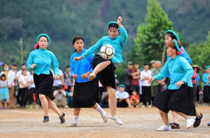 Sôi nổi Giải bóng đá nữ các dân tộc huyện Bình Liêu 
