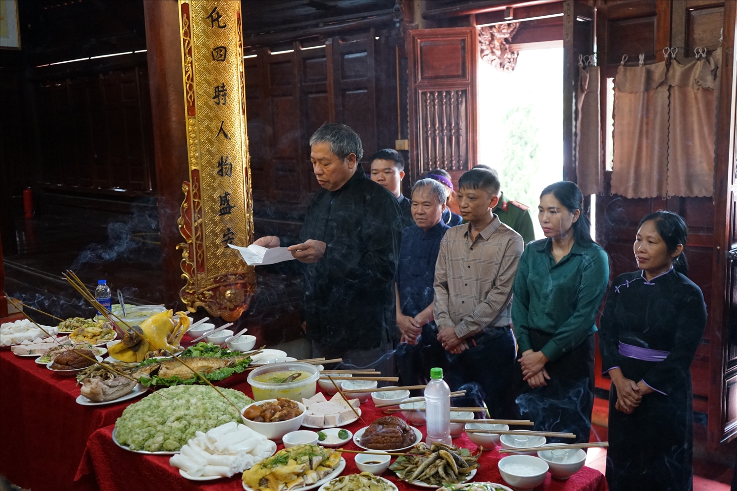 Lãnh đạo huyện Bình Liêu cùng thực hiện nghi lễ Mừng cơm mới 