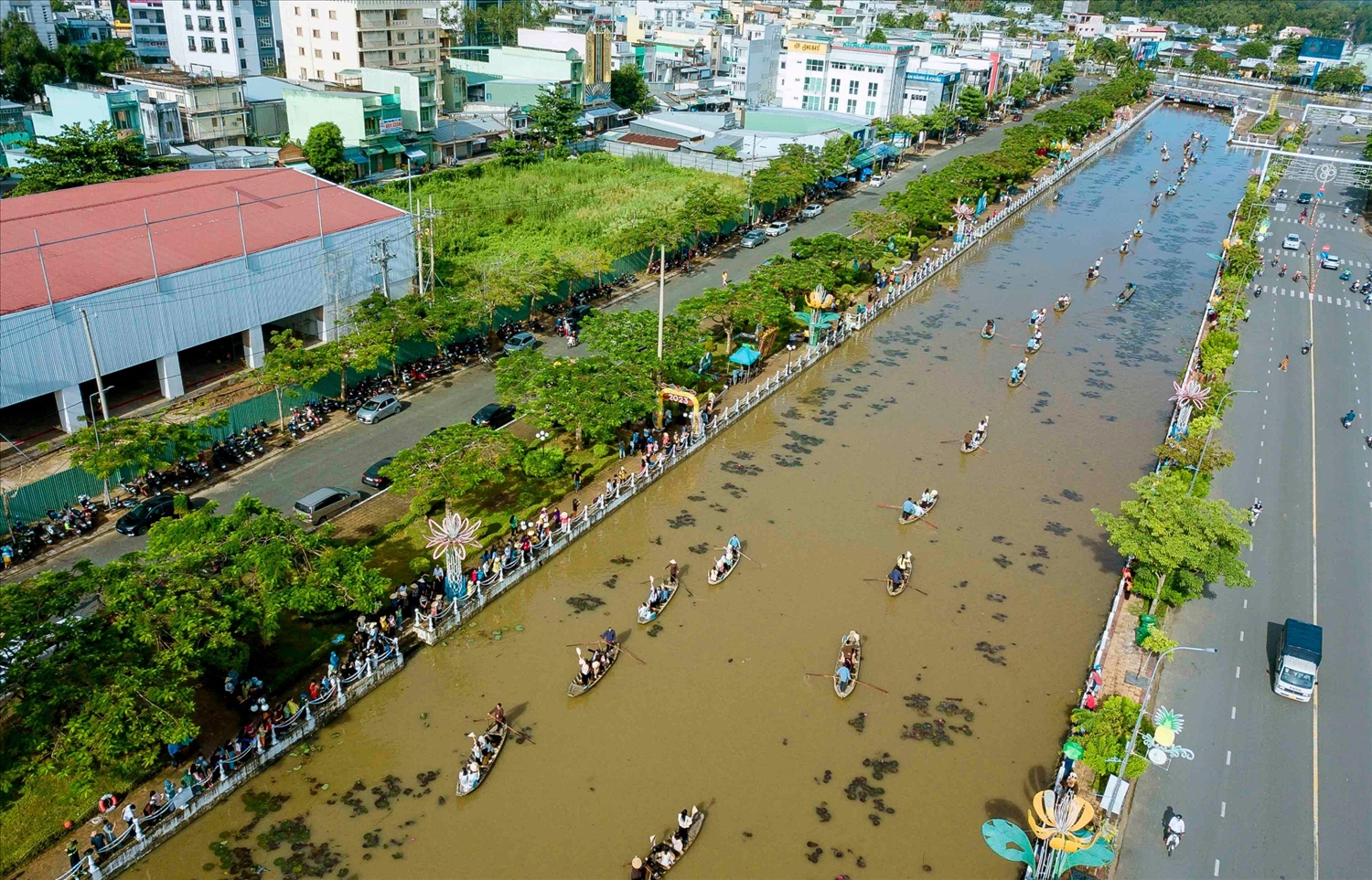 ""Con đường lúa gạo Việt Nam" tại Bờ kè kênh Xáng Xà No (TP. Vị Thanh)