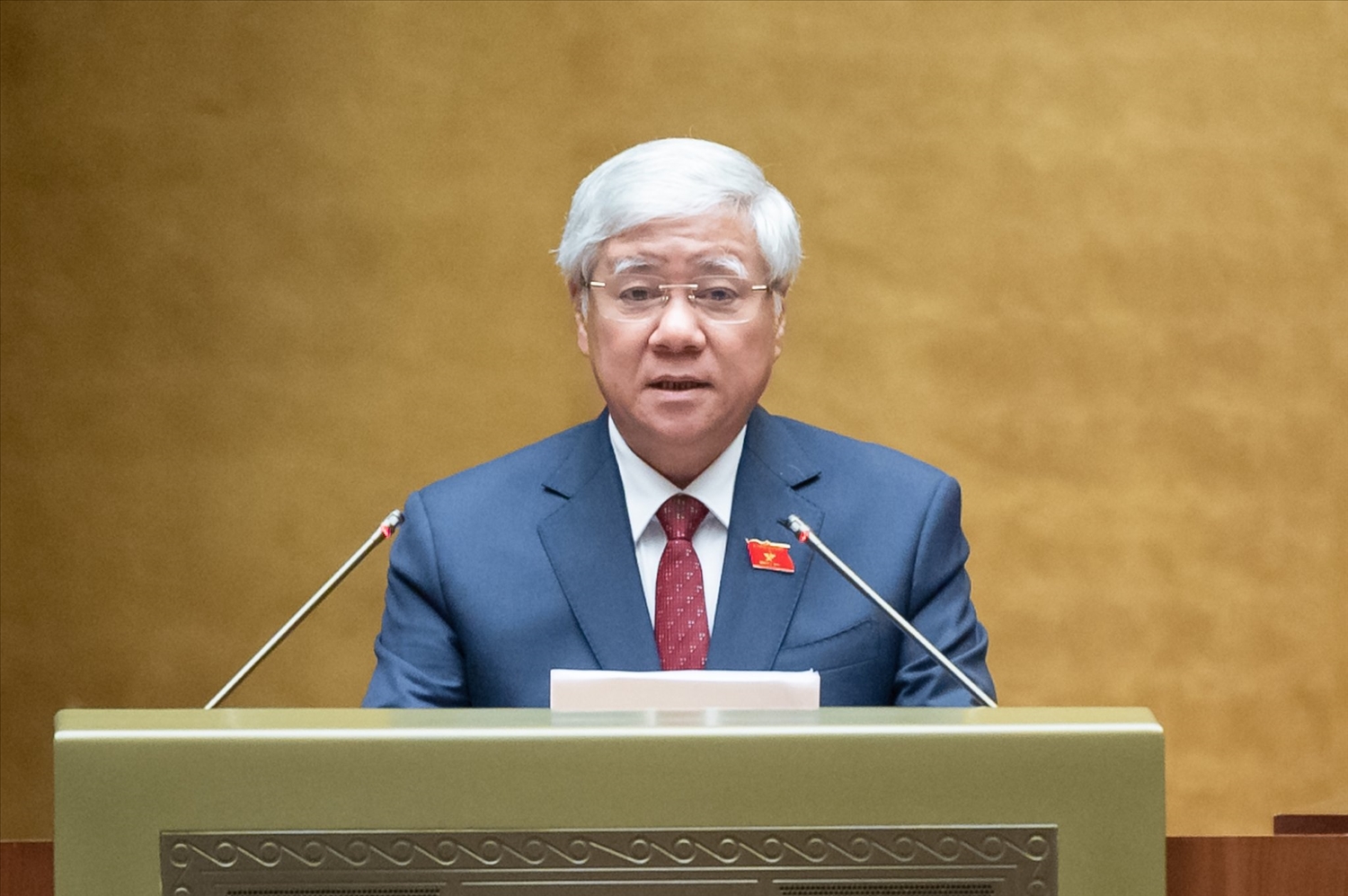 Chủ tịch UBTW MTTQ Việt Nam Đỗ Văn Chiến trình bày báo cáo tổng hợp ý kiến, kiến nghị của Cử tri, Nhân dân 