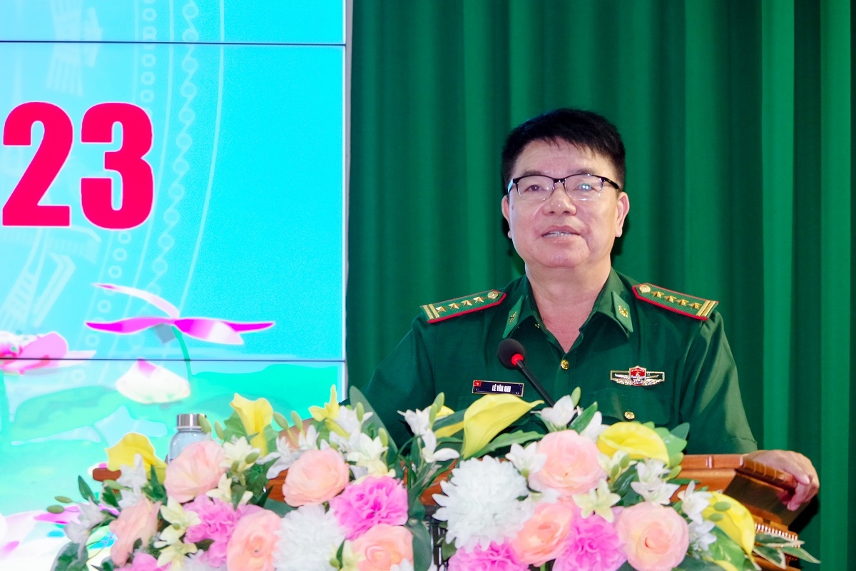 Đại tá Lê Văn Anh, Phó Chính ủy BĐBP tỉnh Sóc Trăng phát biểu khai mạc lớp tập huấn