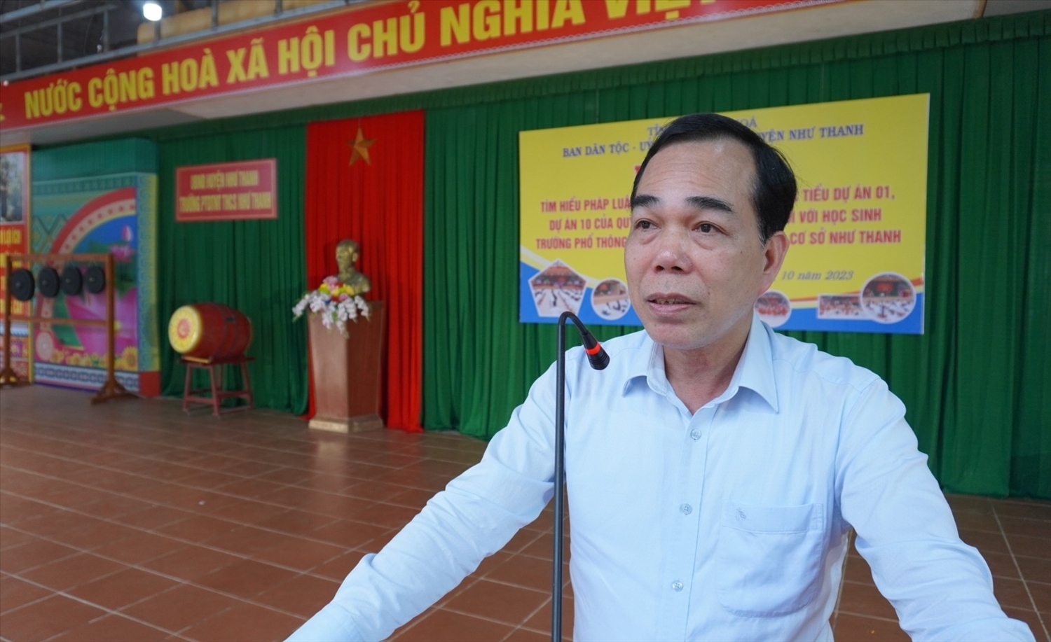 Ông Cầm Bá Tường, Phó trưởng Ban Dân tộc tỉnh Thanh Hóa-Trưởng Ban tổ chức hội thi phát biểu tại hội thi