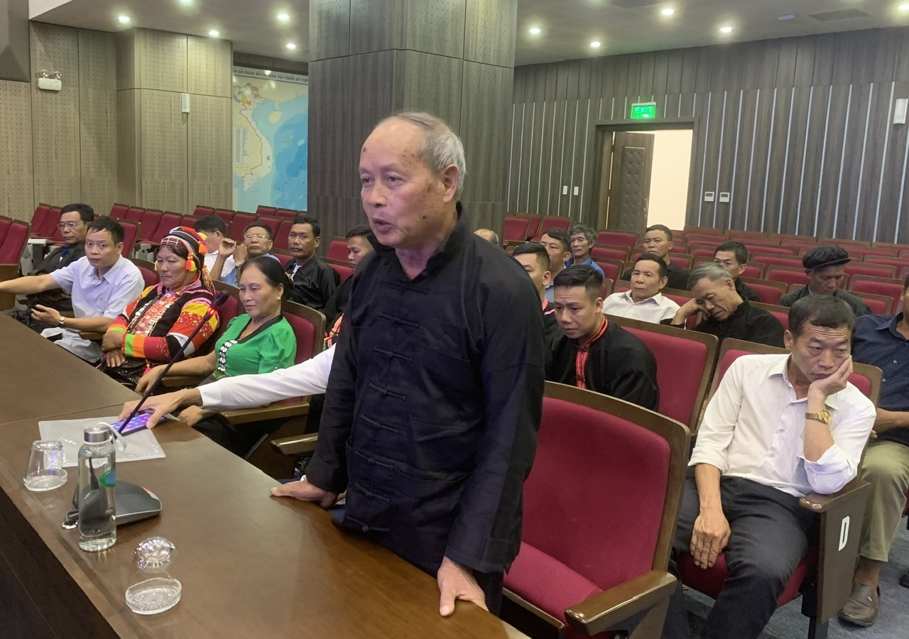 Người có uy tín Tẩn Lao Lù , bản Sìn Hồ Dao, thị trân Sìn Hồ bày tỏ vui mừng khi được về thăm Hà Nội, gặp mặt lãnh đạo Ủy ban Dân tộc