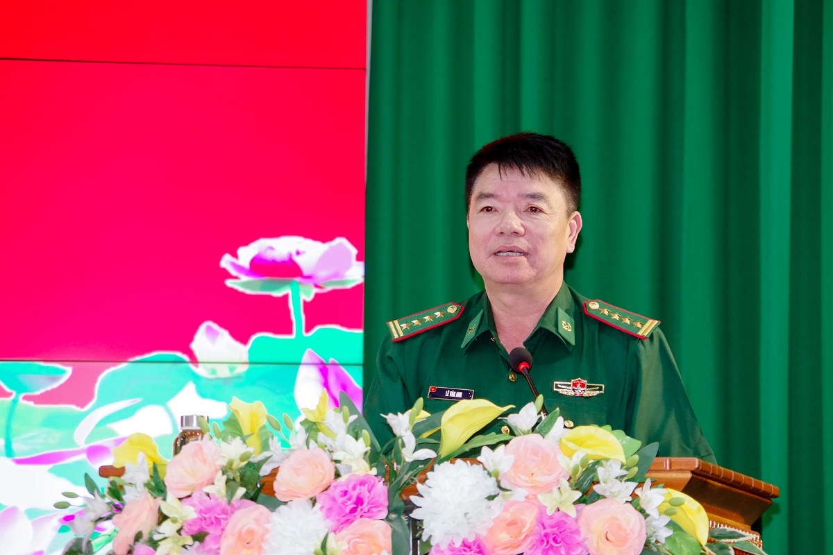 Đại tá Lê Văn Anh, Phó chính ủy BĐBP tỉnh Sóc Trăng phát biểu khai mạc lớp bồi dưỡng tiếng Khmer năm 2023
