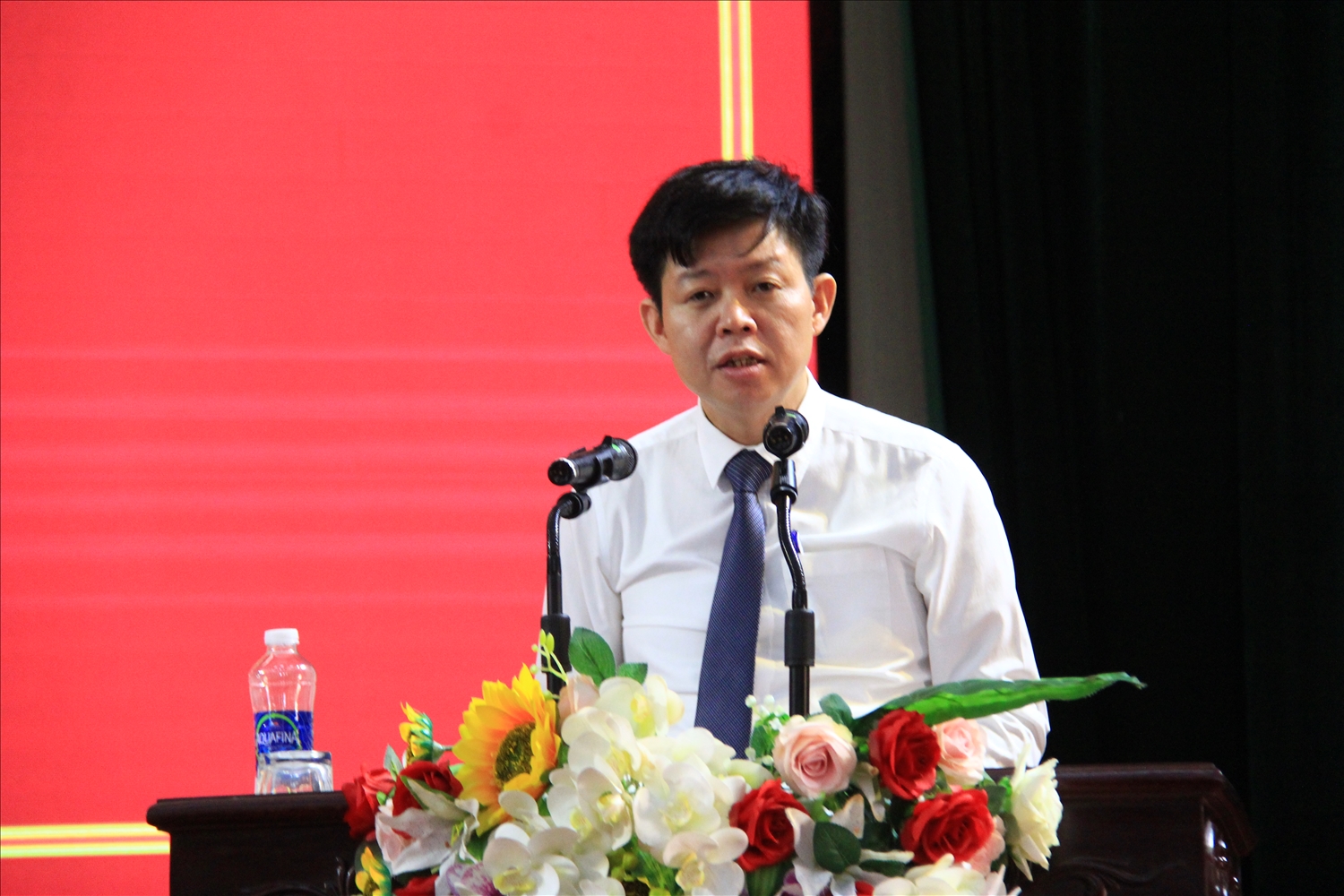 Ông Lê Hồng Quang, Chủ tịch UBND huyện Quan Sơn phát biểu khai mạc Hội nghị