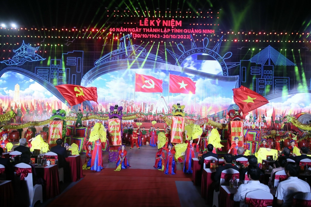 Màn trống hội có quy mô lớn nhất Việt Nam thể hiện khí phách hào hùng của dân tộc