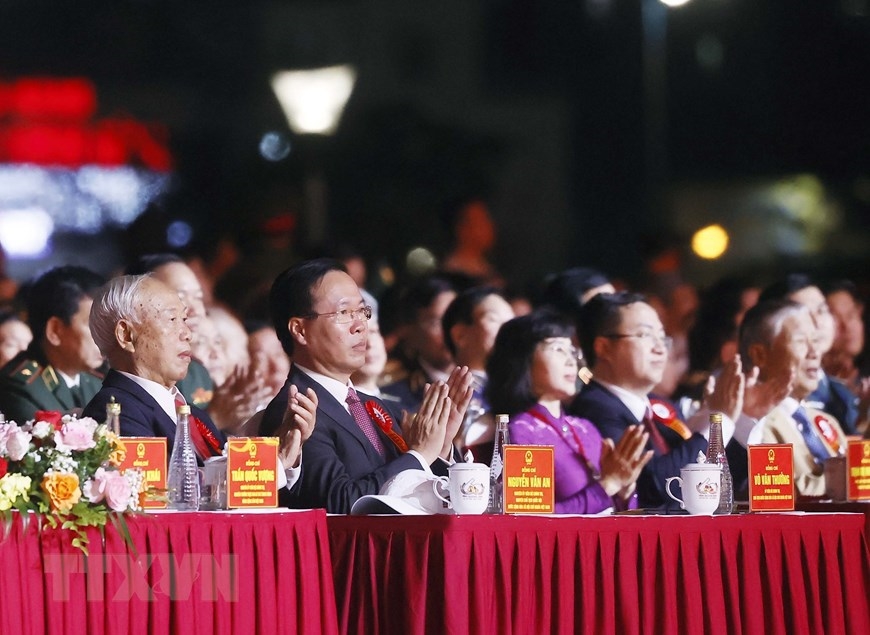 Ủy viên Bộ Chính trị, Chủ tịch nước Cộng hòa XHCN Việt Nam Võ Văn Thưởng cùng các đại biểu dự lễ kỷ niệm 60 năm Ngày thành lập tỉnh Quảng Ninh