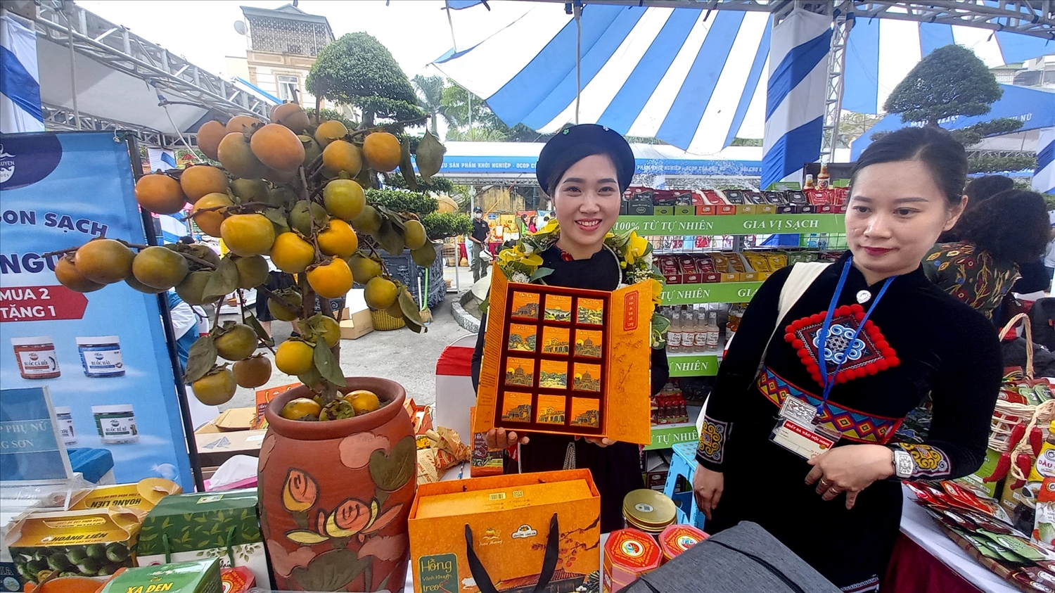 Với ý tưởng khởi nghiệp từ hồng treo gió, chị Vương Thị Thương đã giành giải nhất tại Cuộc thi "Phụ nữ khởi nghiệp, phát huy tài nguyên bản địa năm 2023" do Hội Liên hiệp Phụ nữ Việt Nam tổ chức