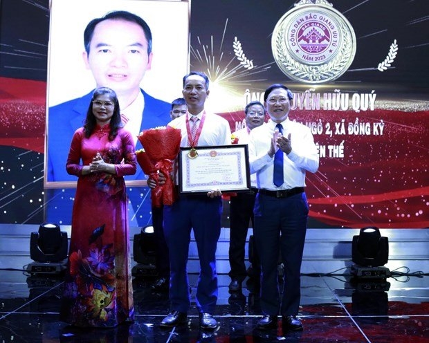Anh Nguyễn Hữu Quý được vinh danh là 1 trong 100 nông dân Việt Nam tiêu biểu, xuất sắc năm 2023