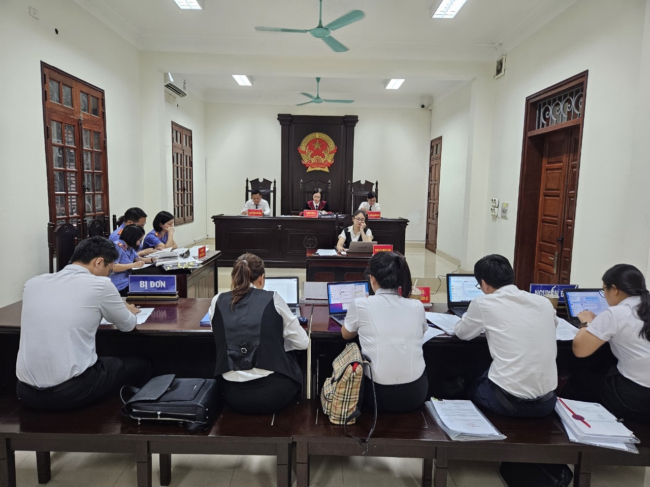 Ngày 14/9, TAND tỉnh Quảng Ninh đã mở phiên tòa xét xử vụ án dân sự Tranh chấp hợp đồng thuê và quản lý tài sản. 3 người khởi kiện Công ty FLC Hạ Long 