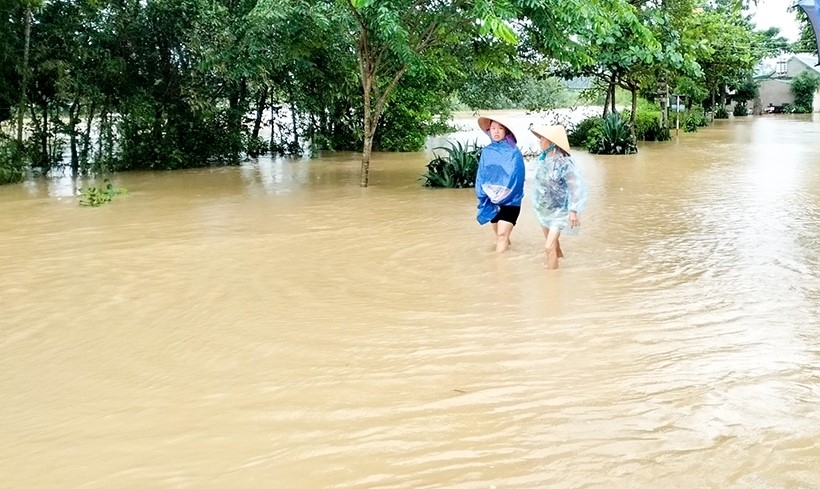 Nhiều hộ dân ở huyện Can Lộc cũng đã có nước tràn vào nhà