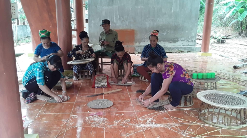 Hợp tác xã Mây tre đan Bản Diềm xã Châu Khê đang tạo việc làm ổn định cho nhiều hộ đồng bào DTTS ở Con Cuông
