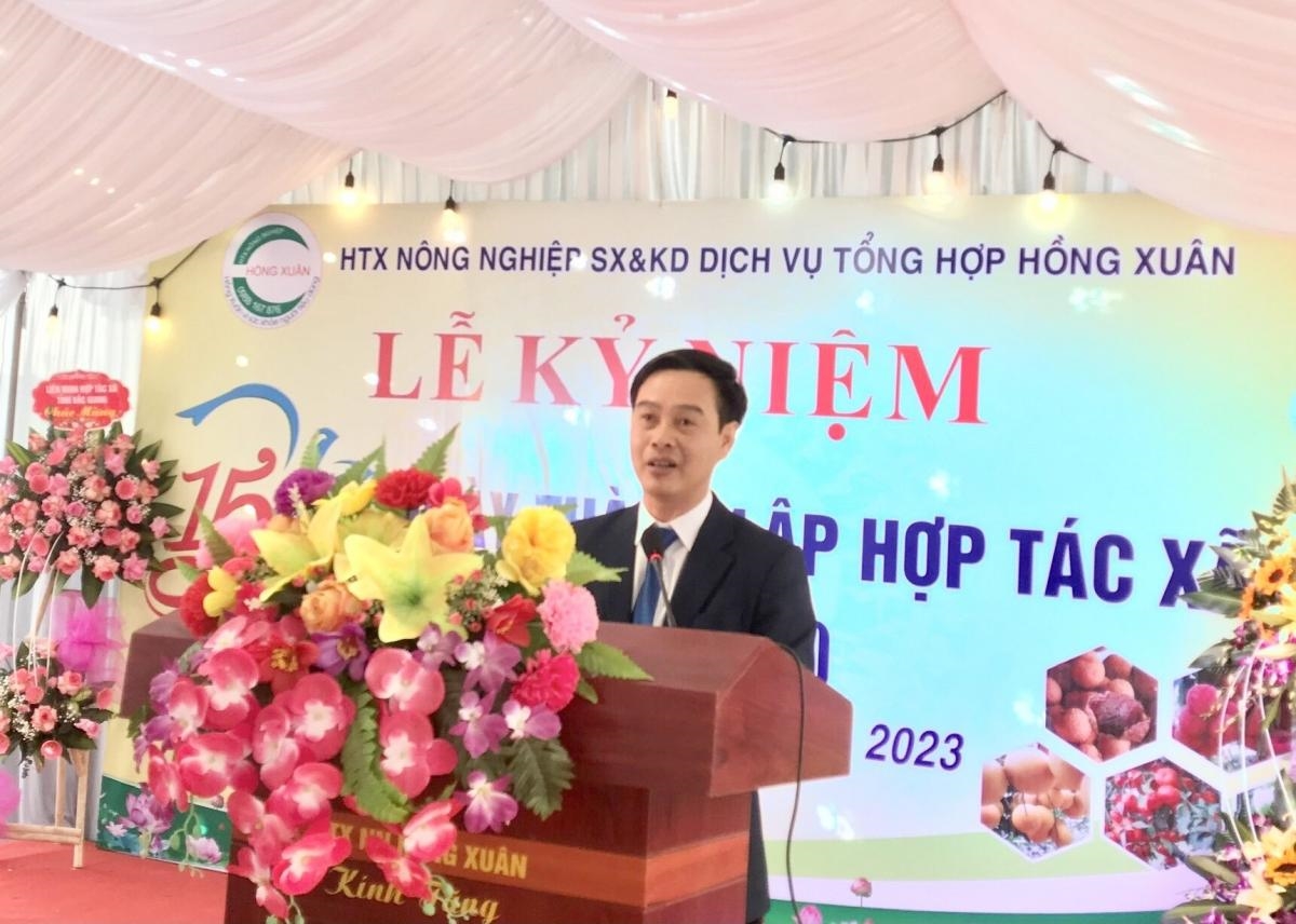 Ông Phạm Văn Dũng, Giám đốc HTX Hôgnf Xuân phát biểu tại Lễ Kỷ niệm 15 năm thành lập HTX