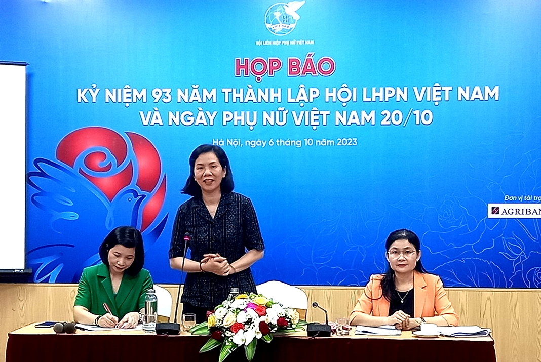 Phó Chủ tịch Hội LHPN Việt Nam Nguyễn Thị Minh Hương phát biểu tại Họp báo