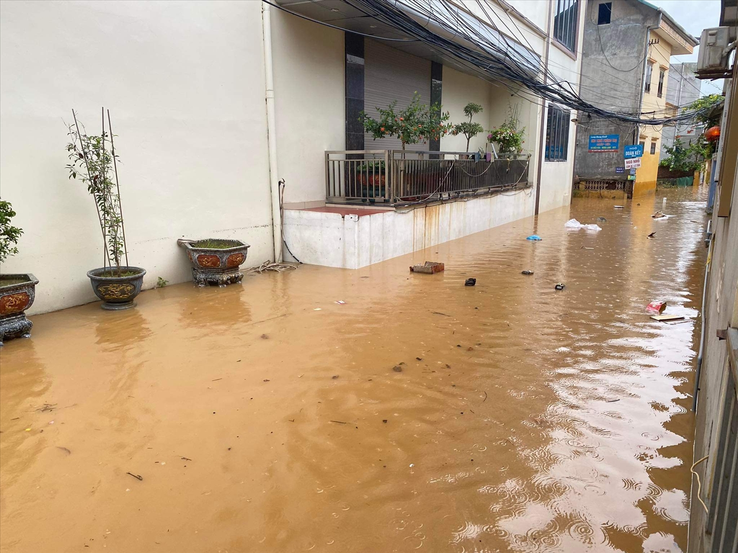 Thành phố Yên Bái nhiều điểm bị ngập sâu 