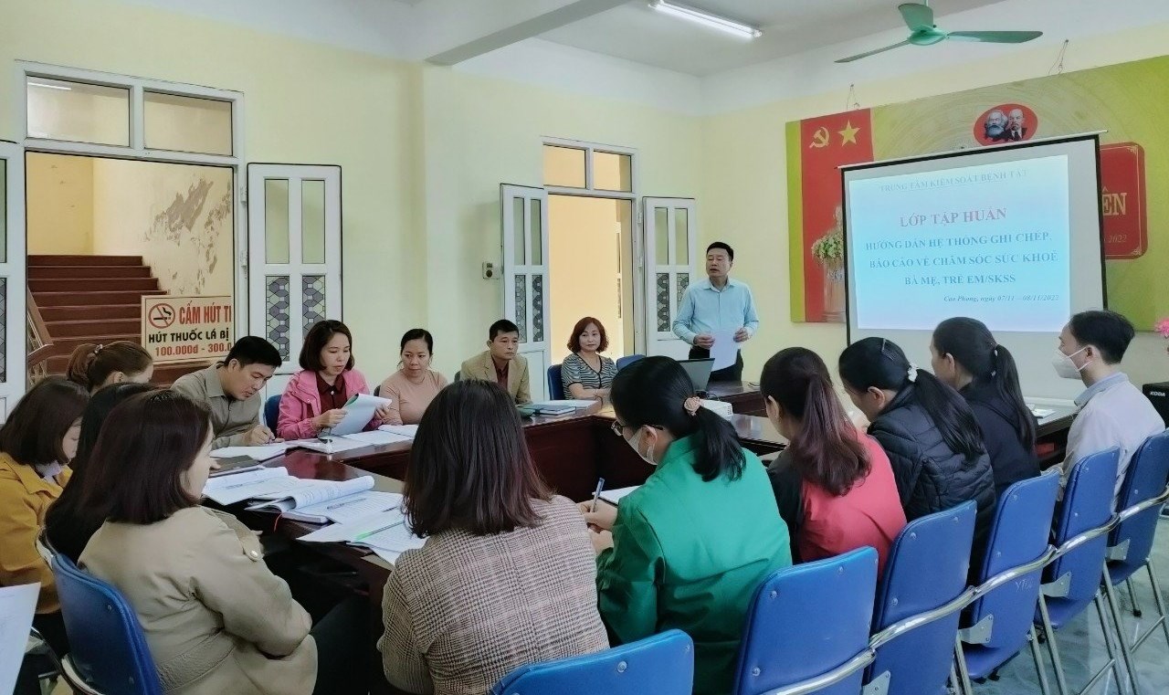 Trung tâm Y tế huyện Cao Phong (Hòa Bình) tổ chức lớp tập huấn về công tác dân số, chăm sóc sức khỏe sinh sản