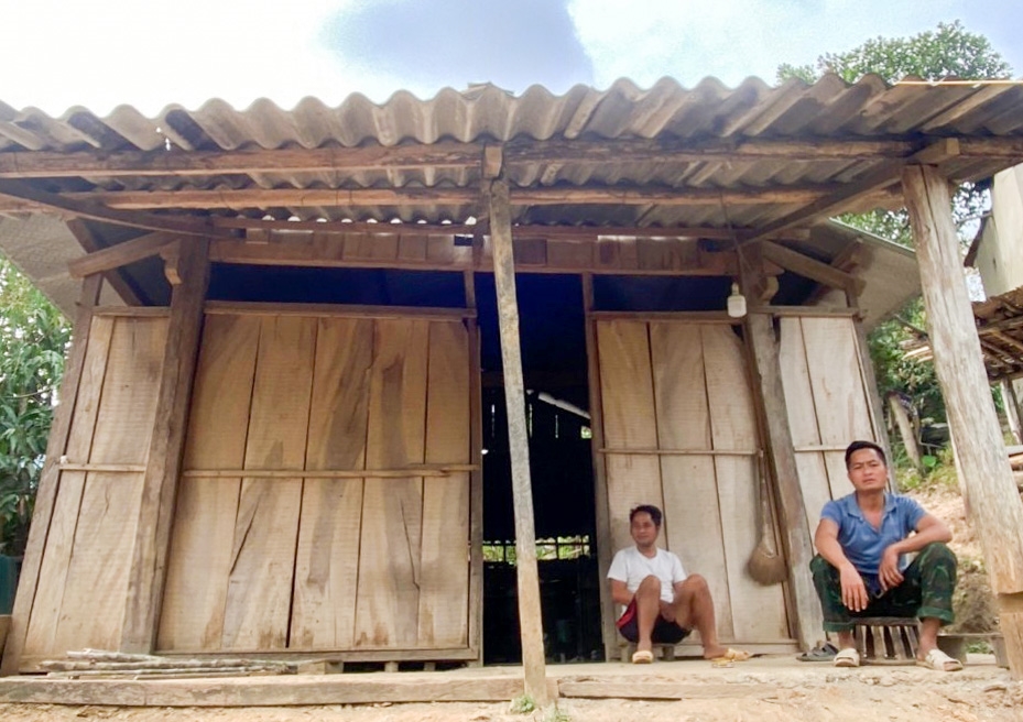 Nhu cầu về nhà ở của cha con ông Mạc Văn Thìn ở bản Ang, xã Xá Lượng, huyện Tương Dương đang rất cấp bách