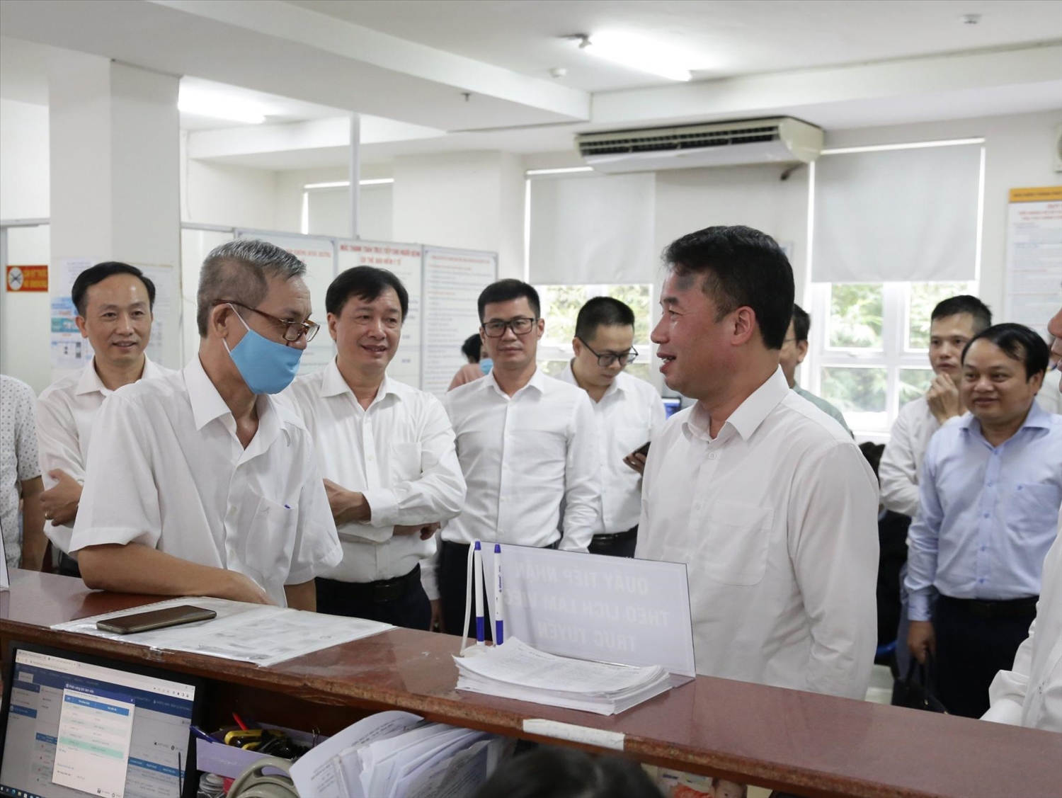 Tổng Giám đốc BHXH Việt Nam Nguyễn Thế Mạnh trao đổi, chia sẻ về công tác chuyển đổi số trong các lĩnh vực hoạt động của ngành BHXH Việt Nam.
