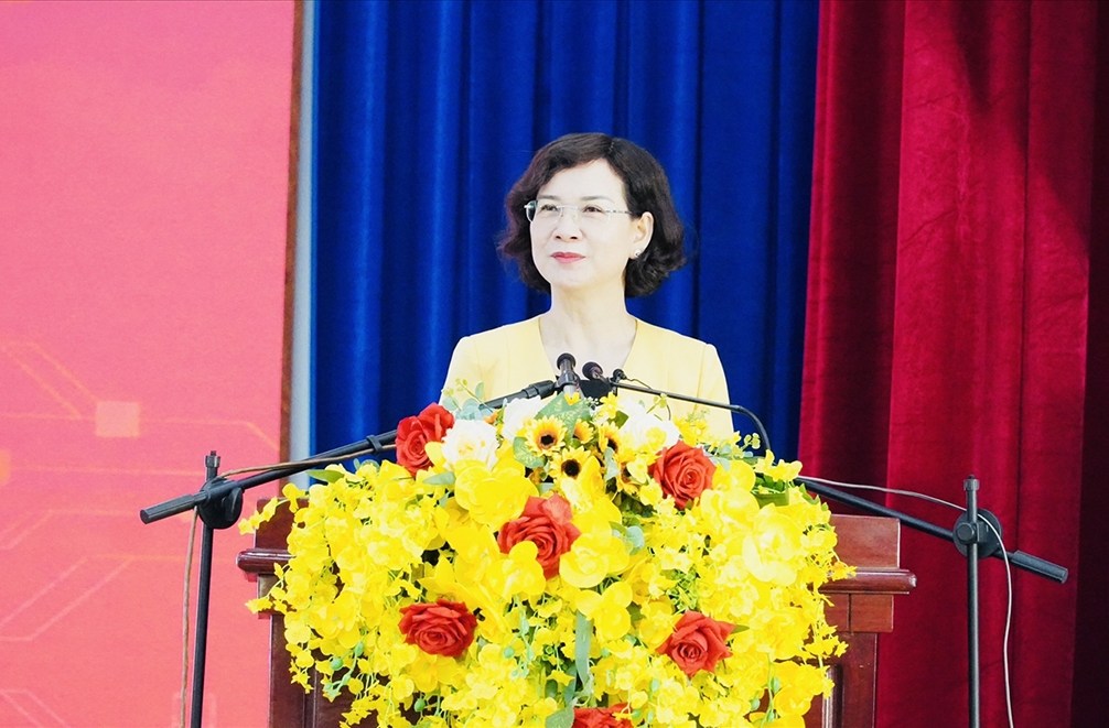 Bà Trần Tuyết Minh - Phó Chủ tịch UBND tỉnh Bình Phước phát biểu tại Hội nghị