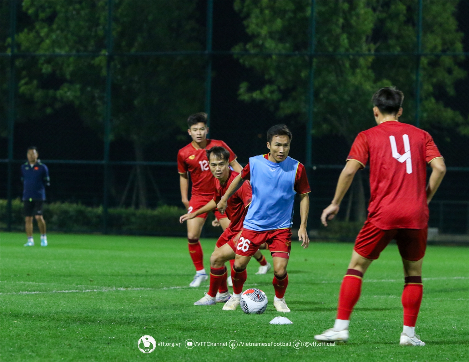 Đội tuyển Việt Nam đang tích cực tập luyện chuẩn bị cho trận đấu với Trung Quốc (Ảnh VFF)