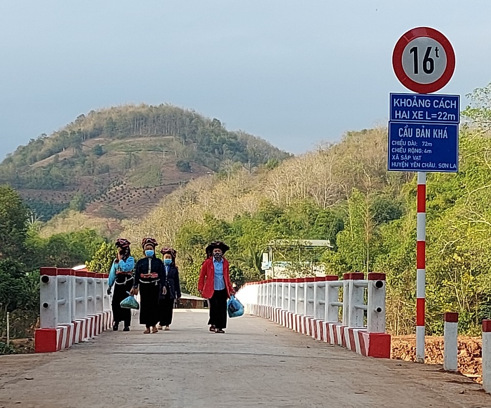 Cầu bản Khá, xã Sặp Vặt (huyện Yên Châu) được đầu tư, đưa vào sử dụng đầu năm 2023.