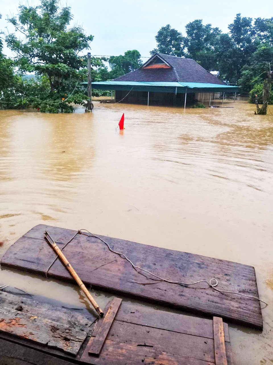 Hàng ngàn ngôi nhà ở Quỳ Châu đã chìm trong biển nước