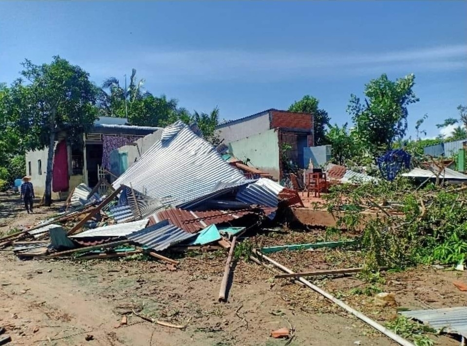 Xã Phú Thạnh là nơi chịu ảnh hưởng nặng nhất sau đợt giông lốc, với 69 căn nhà bị thiệt hại