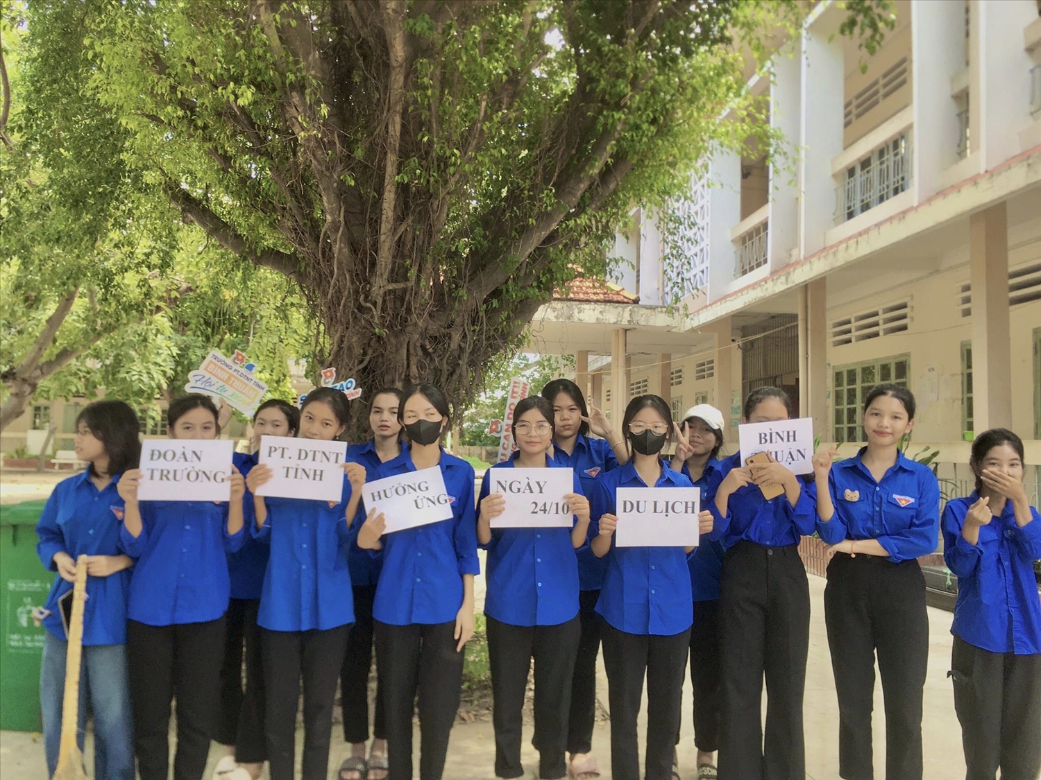 Các bạn đoàn viên, thanh niên Trường PTDTNT tỉnh Bình Thuận tổ chức các hoạt động hưởng ứng Ngày Du lịch Bình Thuận (24/10)