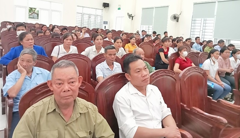 Các đại biểu đại diện cho 11 thôn đặc biệt khó khăn của huyện Ngọc Lặc tham dự hội nghị