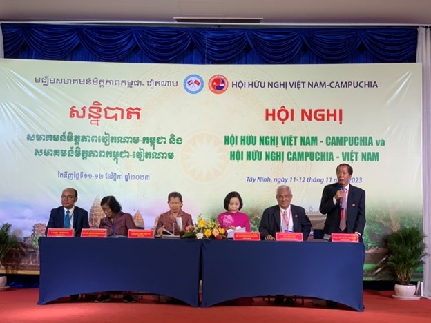 Việt Nam – Campuchia: Hợp tác để thúc đẩy kinh tế giữa các địa phương biên giới, tạo điều kiện thuận lợi cho các doanh nghiệp của hai nước mở rộng hợp tác đầu tư, kinh doanh