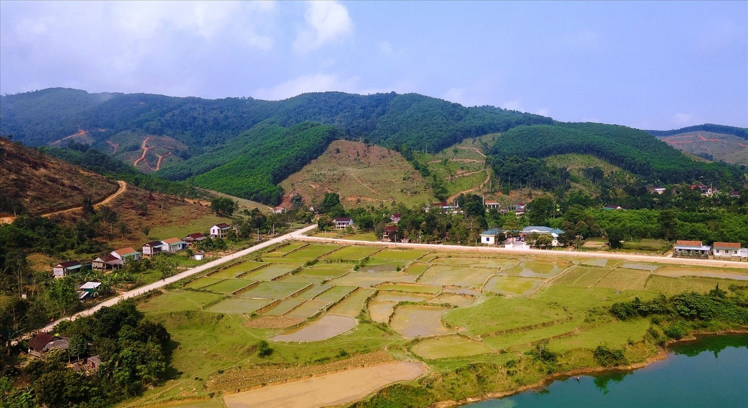 Bản Rào Tre - bản làng người Chứt dưới chân núi Ka Đay đang từng ngày đổi mới