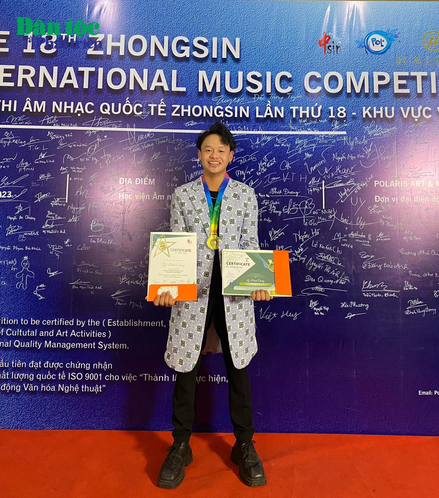 Minh Cường giành giải xuất sắc hạng mục Nhạc cụ Dân tộc Việt Nam tại cuộc thi âm nhạc quốc tế Zhongsin
