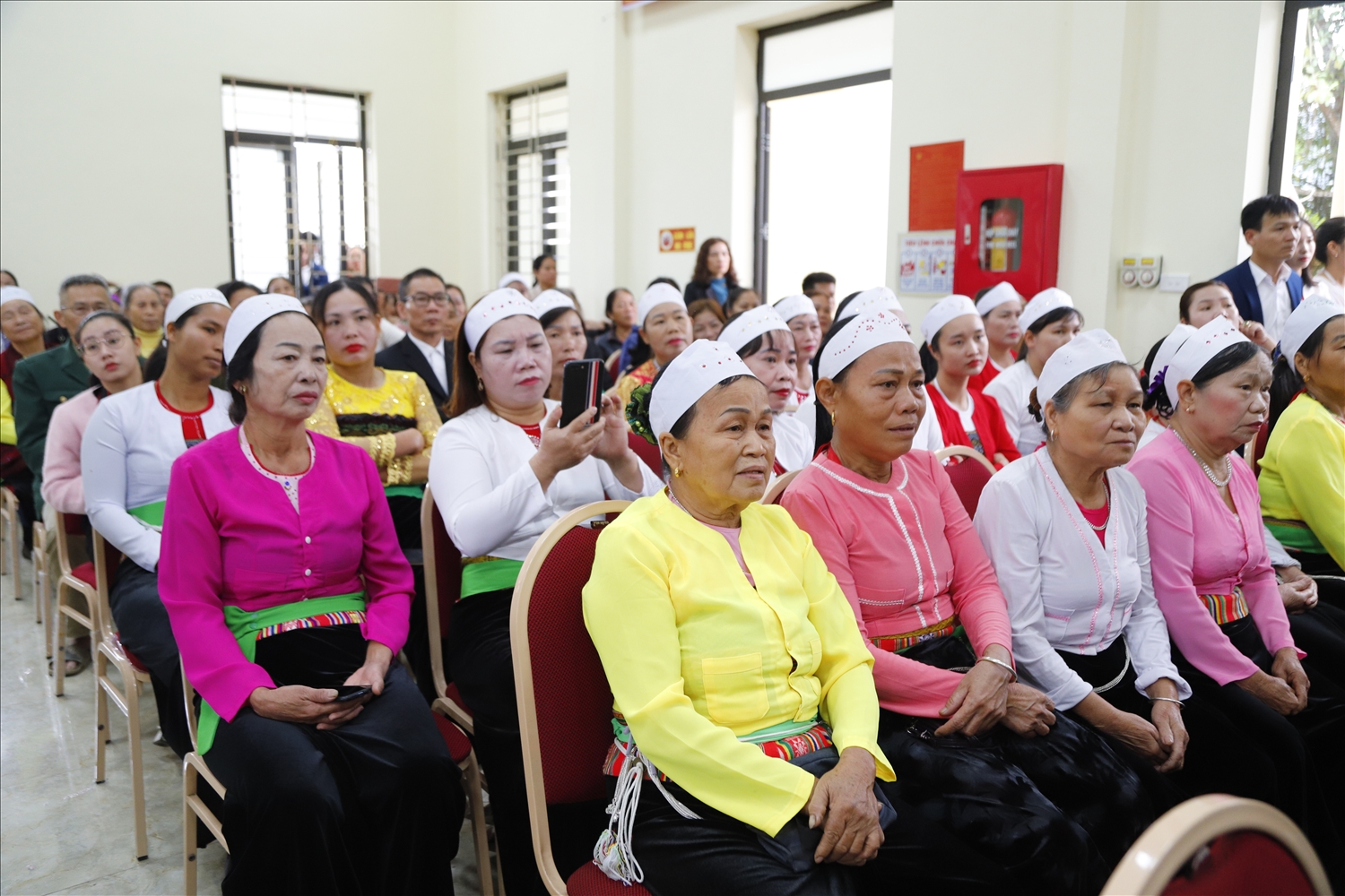 Nhân dân thôn Đầm Bối tham dự Ngày hội