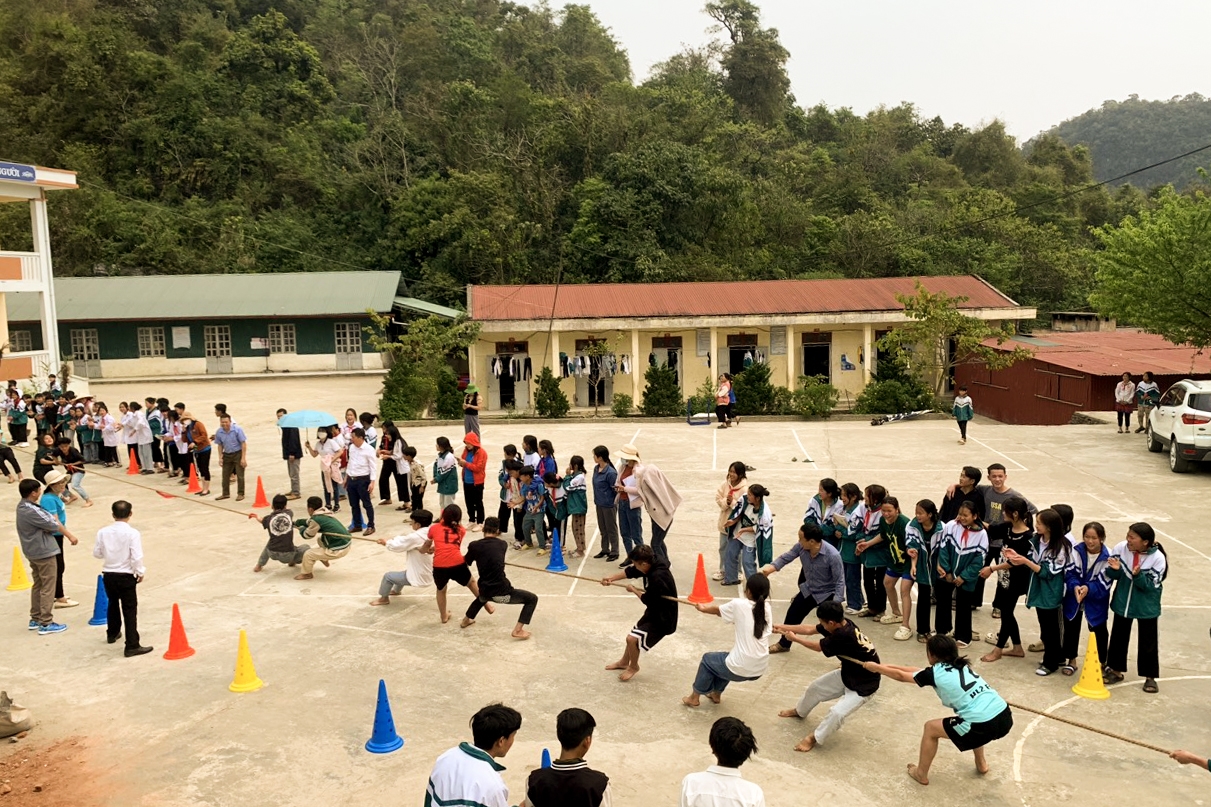 Giờ ra chơi của học sinh Trường PTDTBT THCS Tả Ngảo, Sìn Hồ, Lai Châu.