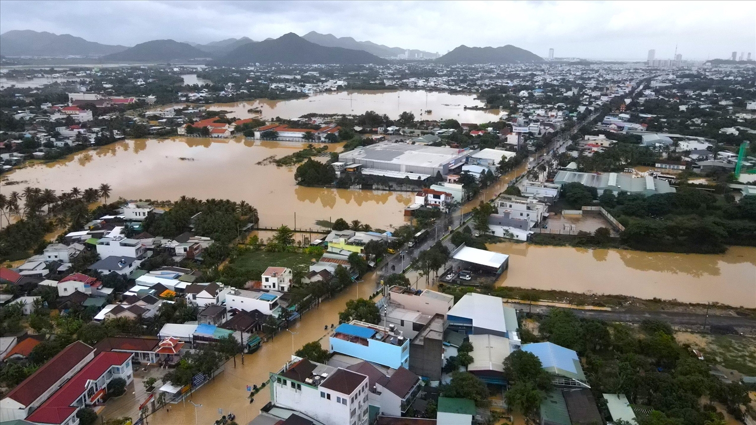 Nhiều khu vực dân cư tại Khánh Hoà bị ngập
