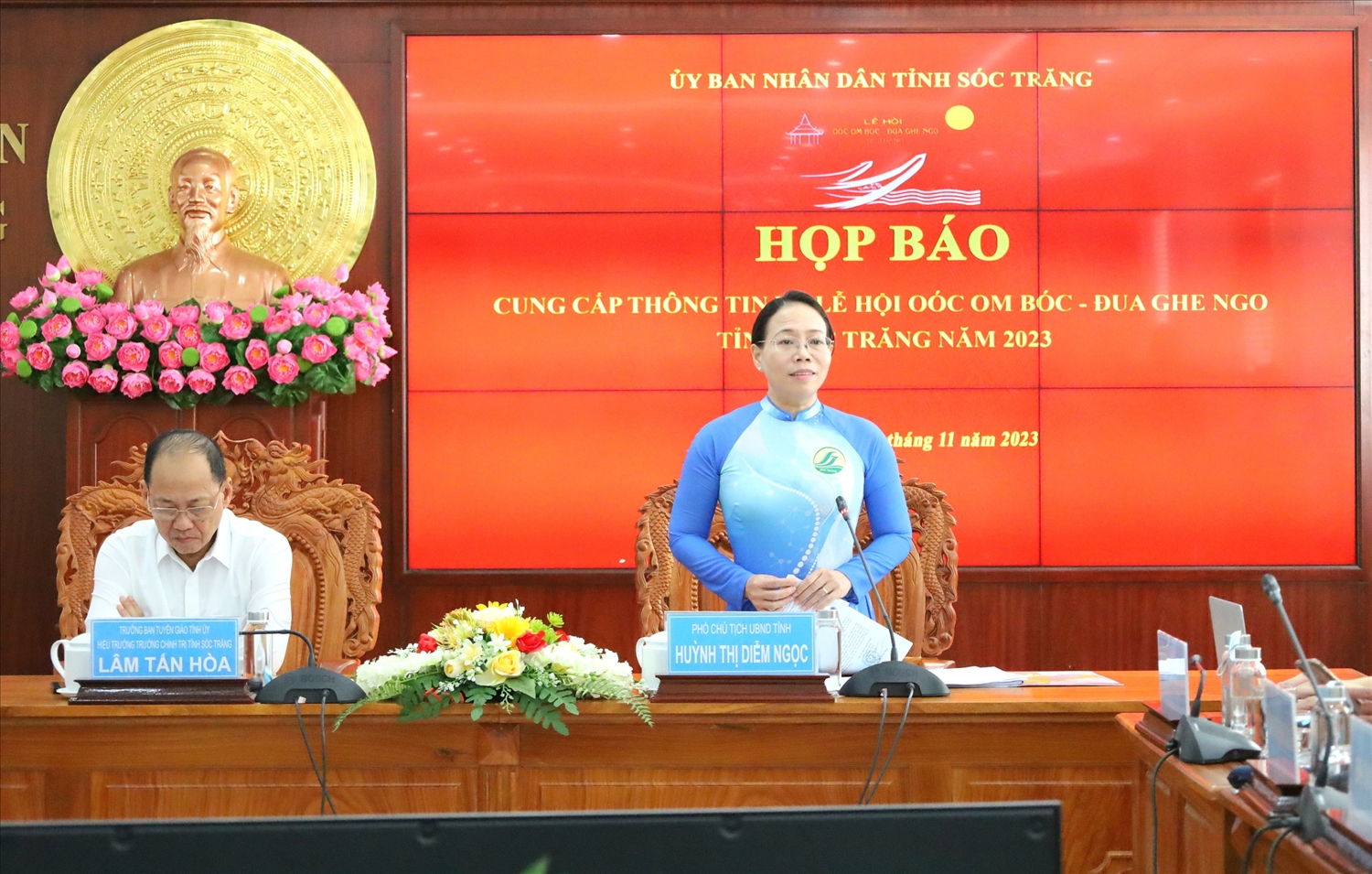 Bà Huỳnh Thị Diễm Ngọc, Phó Chủ tịch UBND tỉnh Sóc Trăng, Trưởng Ban Tổ chức lễ hội phát biểu tại buổi họp báo 