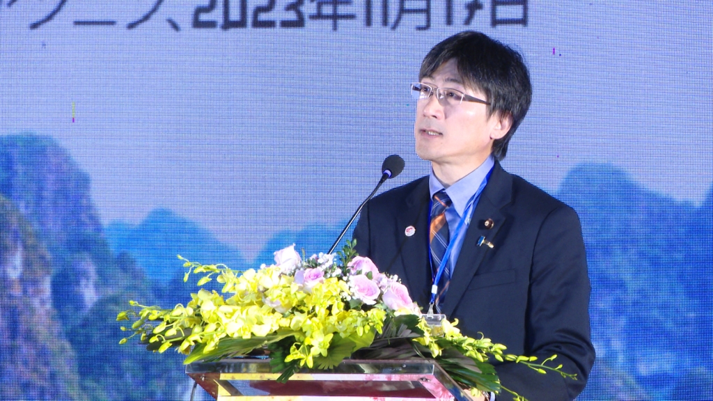 Thứ trưởng chuyên trách Bộ Nông nghiệp, Lâm nghiệp và Thủy sản Nhật Bản Maitachi Shoji, Nghị sĩ Thượng viện, phát biểu tại hội nghị