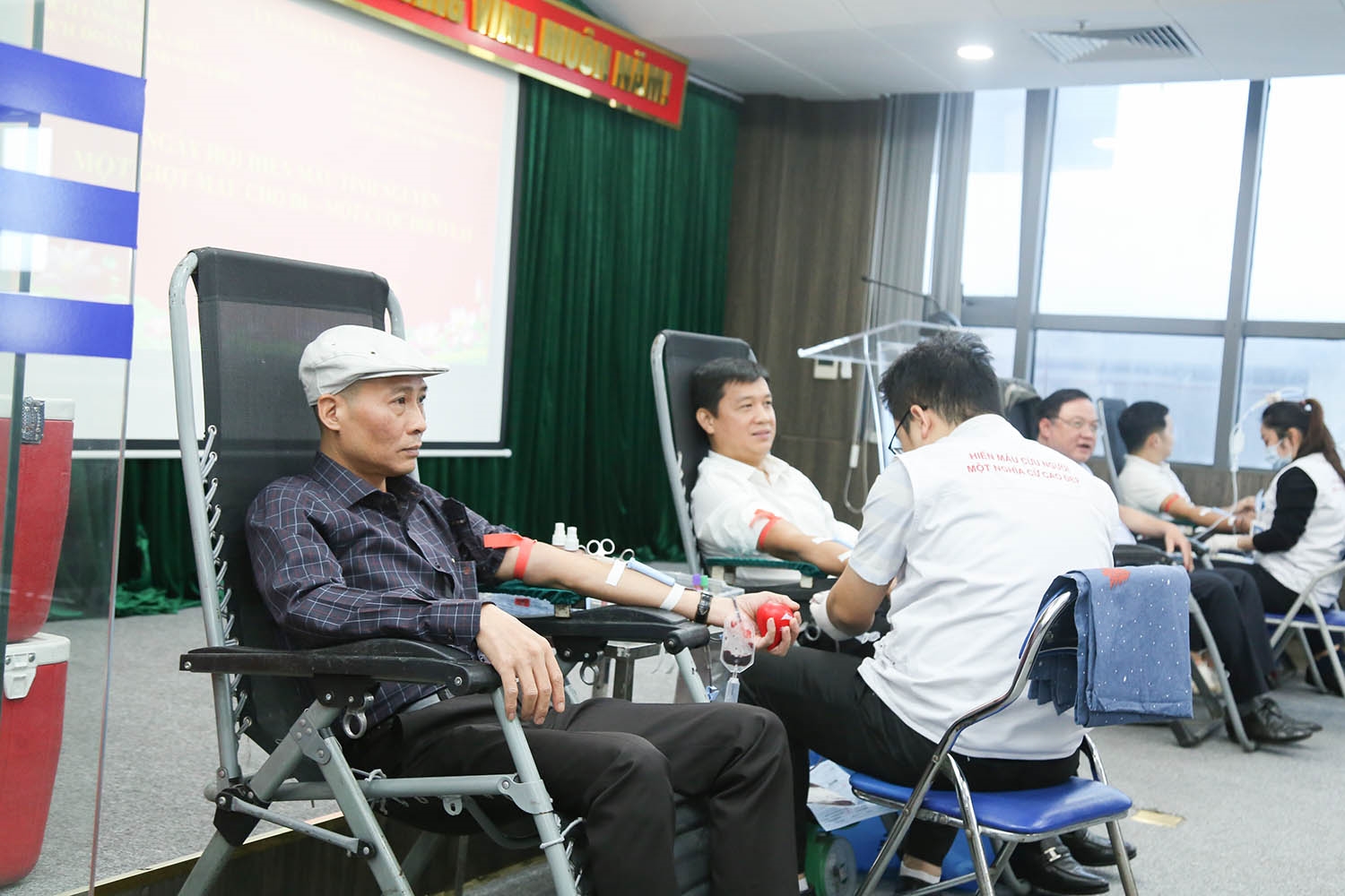 Cán bộ, đoàn viên, thanh niên, người lao động hiến máu tại Chương trình