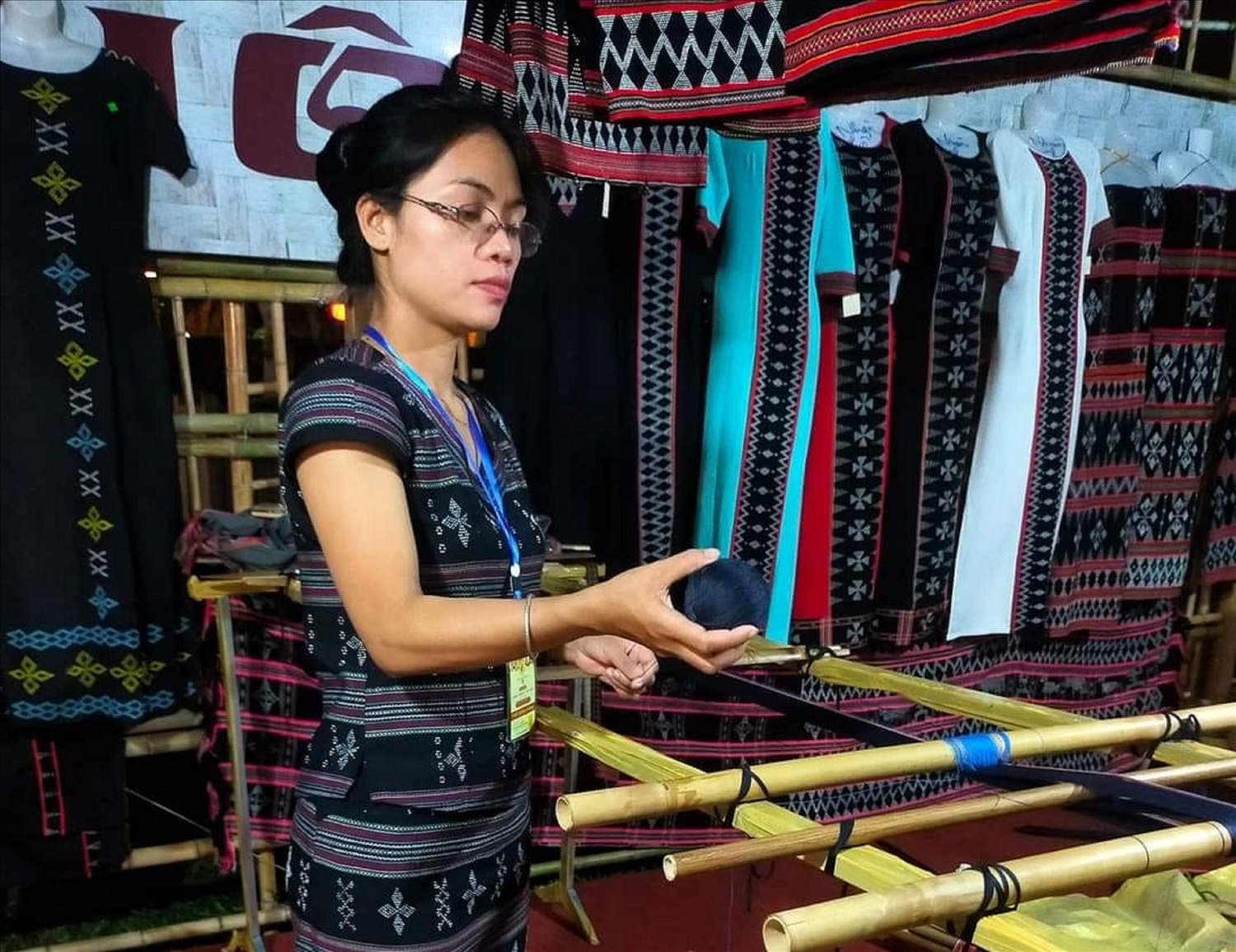 Nghề dệt Zèng đã tạo nhiều công ăn việc làm cho bà con, góp phần xóa đói giảm nghèo, nâng cao giá trị kinh tế, xã hội, văn hóa, du lịch… ở huyện A Lưới.