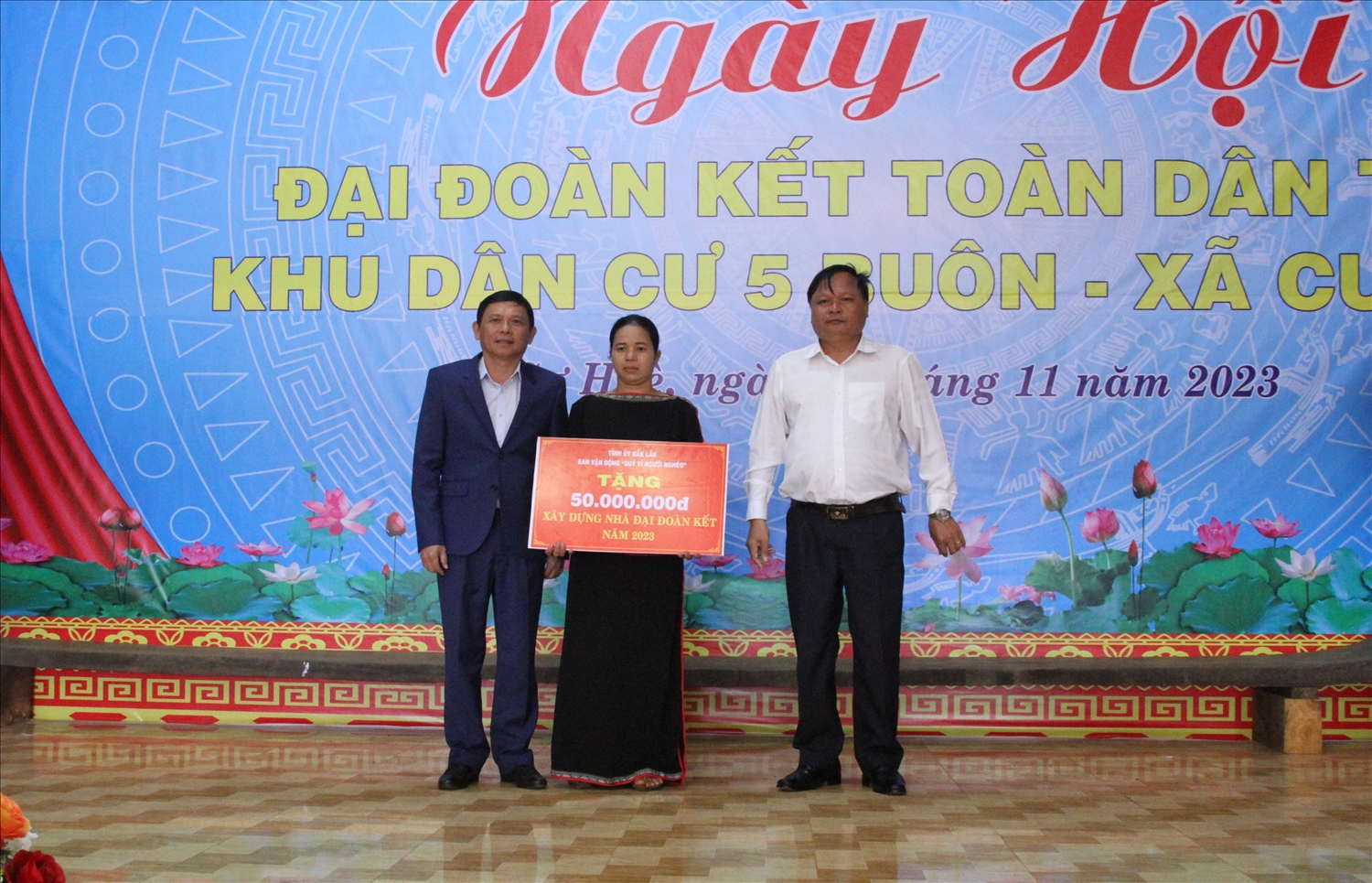 Tỉnh ủy, HĐND, UBND tỉnh Đắk Lắk tặng nhà Đại đoàn kết cho hộ nghèo