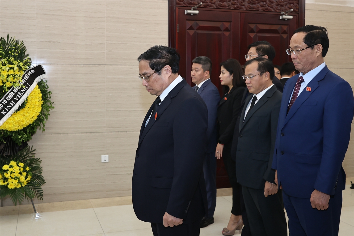 Thủ tướng Phạm Minh Chính đến viếng nguyên Thủ tướng Trung Quốc Lý Khắc Cường tại Đại sứ quán Trung Quốc tại Việt Nam - Ảnh: VGP/Nhật Bắc