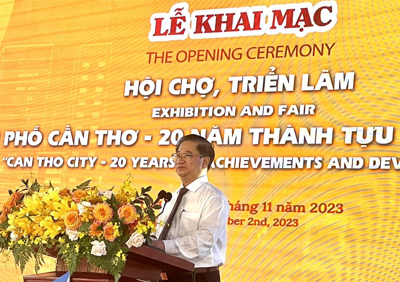 Ông Trần Việt Trường - Chủ tịch UBND TP Cần Thơ Phát biểu tại lễ khai mạc Hội chợ triển lãm “Thành phố Cần Thơ - 20 năm thành tựu và phát triển”