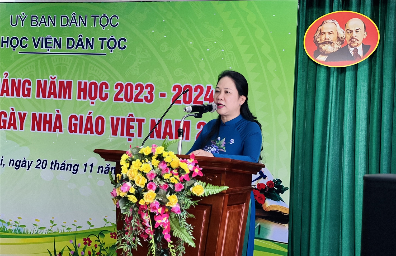 Thứ trưởng, Phó Chủ nhiệm UBDT Nông Thị Hà ghi nhận và biểu dương những kết quả đã đạt được của HVDT trong công tác nghiên cứu, giảng dạy